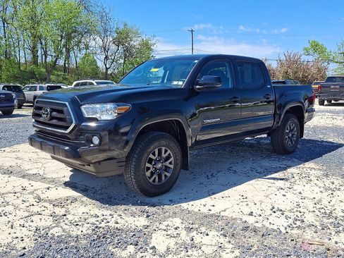 Used 2022 Toyota Tacoma SR5 AWD/4WD image 3