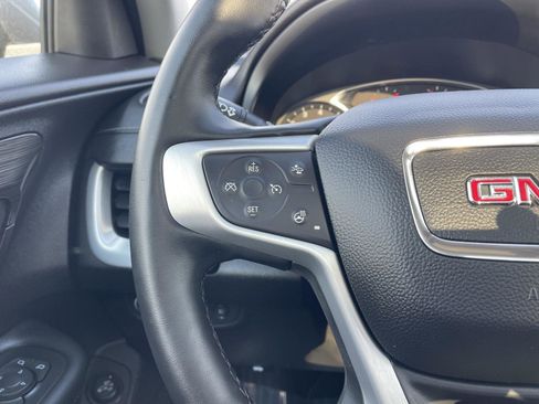 Used 2023 GMC Terrain SLT image 13