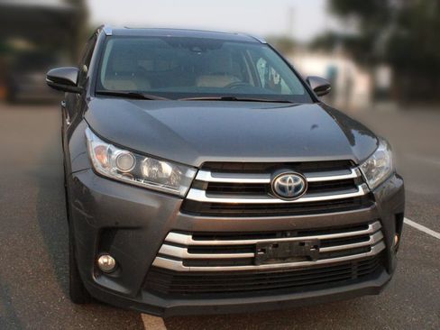Used 2017 Toyota Highlander Limited Platinum AWD/4WD image 12