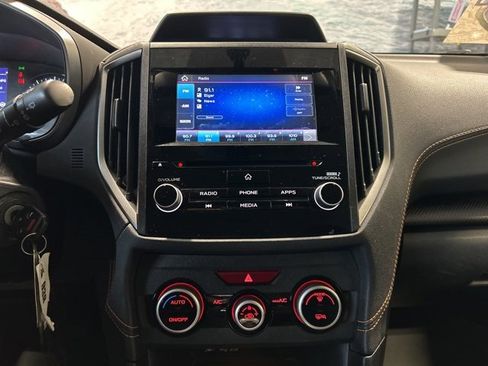 Used 2021 Subaru Crosstrek 2.0i Premium image 4