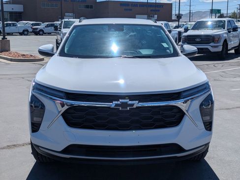 Used 2024 Chevrolet Trax LT w/ Driver Confidence Package FWD image 12