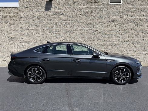 Used 2024 Hyundai Sonata SEL FWD image 2