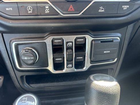 Used 2022 Jeep Wrangler Sport AWD/4WD image 10