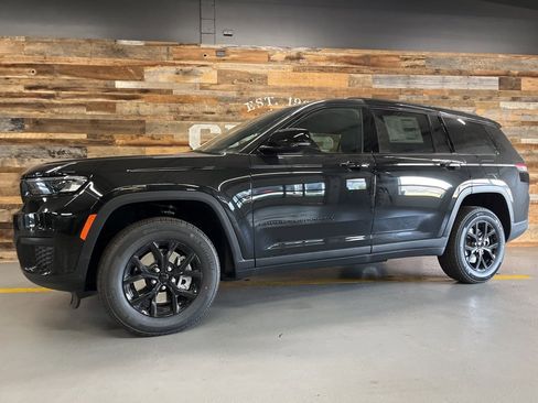 New 2025 Jeep Grand Cherokee L Altitude image 14