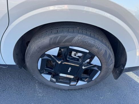 Used 2025 Kia Carnival EX image 7