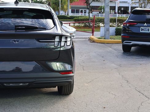 Used 2022 Ford Mustang Mach-E Select image 16