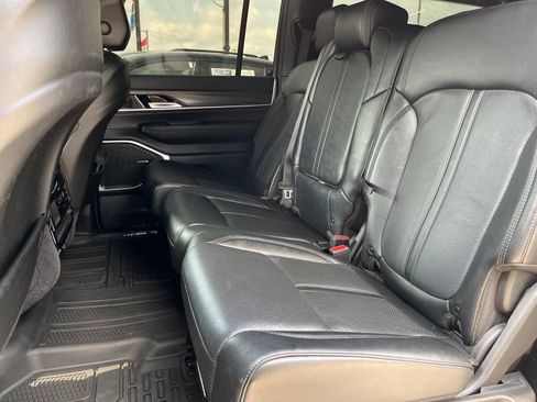 Used 2024 Jeep Wagoneer L Series II RWD image 12