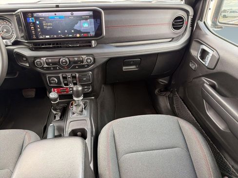 Used 2024 Jeep Wrangler Unlimited Rubicon image 26