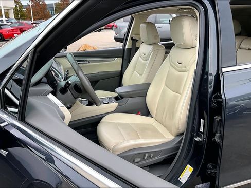 Used 2021 Cadillac XT5 Premium Luxury image 15