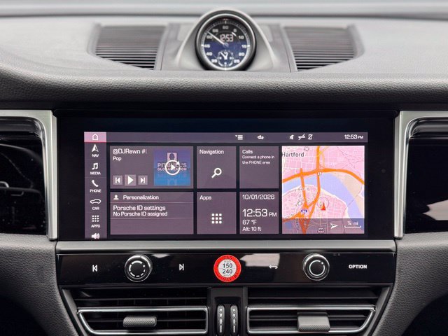 Certified 2023 Porsche Macan AWD/4WD image 28