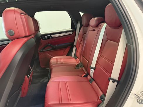 Used 2023 Porsche Cayenne AWD/4WD image 19