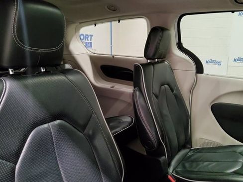 Used 2023 Chrysler Pacifica Limited image 20