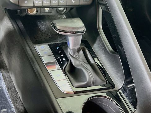 Used 2023 Hyundai Elantra Limited FWD image 17