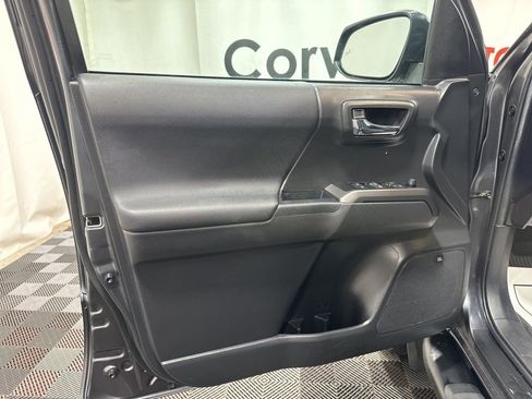 Used 2022 Toyota Tacoma TRD Off-Road image 19