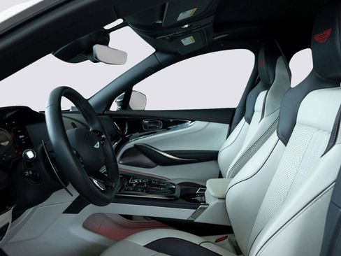 Used 2025 Aston Martin DBX 707 image 13