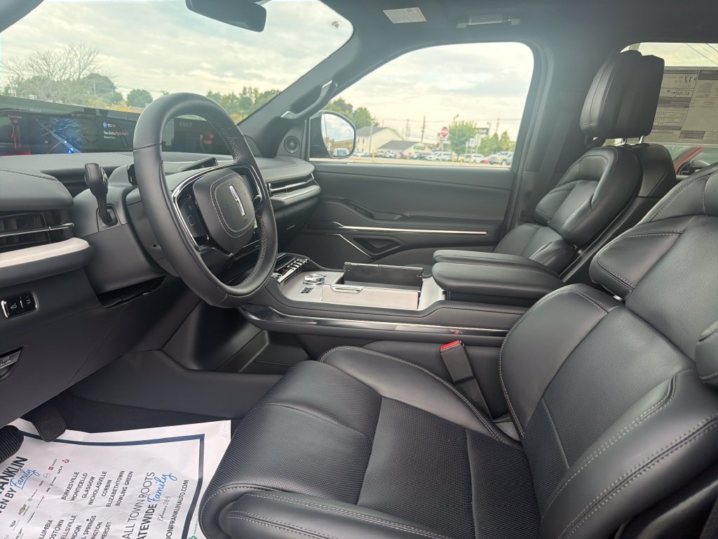 New 2027 Lincoln Navigator Reserve w/ Jet Appearance Package AWD/4WD image 13