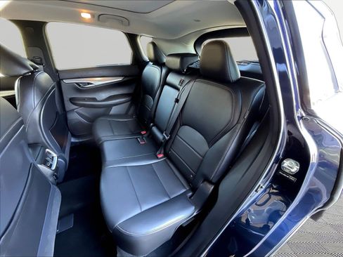 Used 2021 INFINITI QX50 Luxe FWD image 22