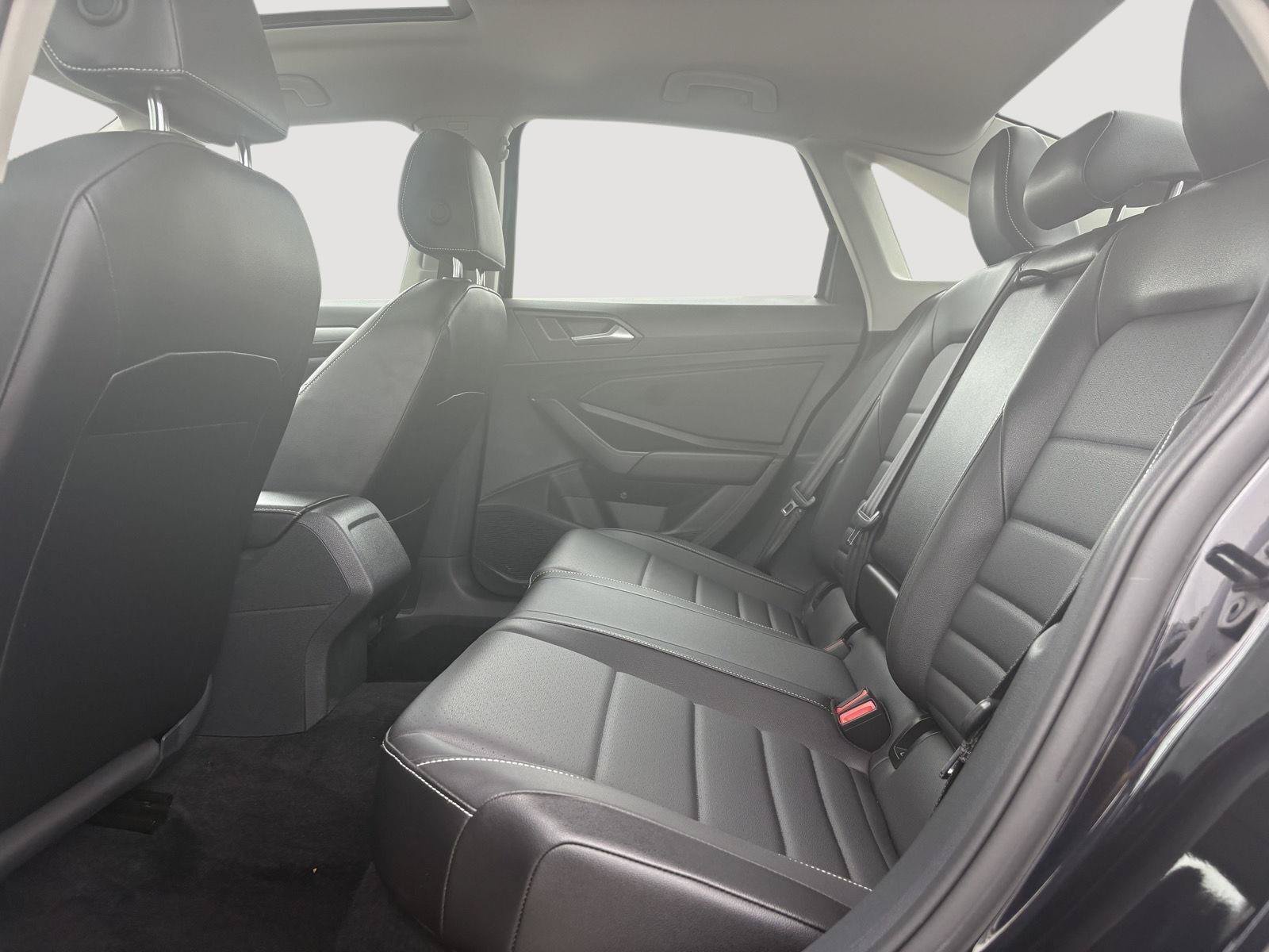 Certified 2022 Volkswagen Jetta SE w/ Panoramic Sunroof Package FWD image 7