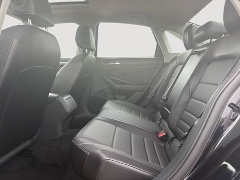 Certified 2022 Volkswagen Jetta SE w/ Panoramic Sunroof Package FWD image 7