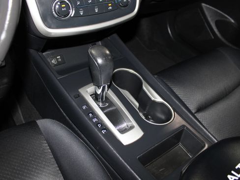 Used 2017 Nissan Altima 2.5 SR w/ Midnight Edition Package FWD image 19
