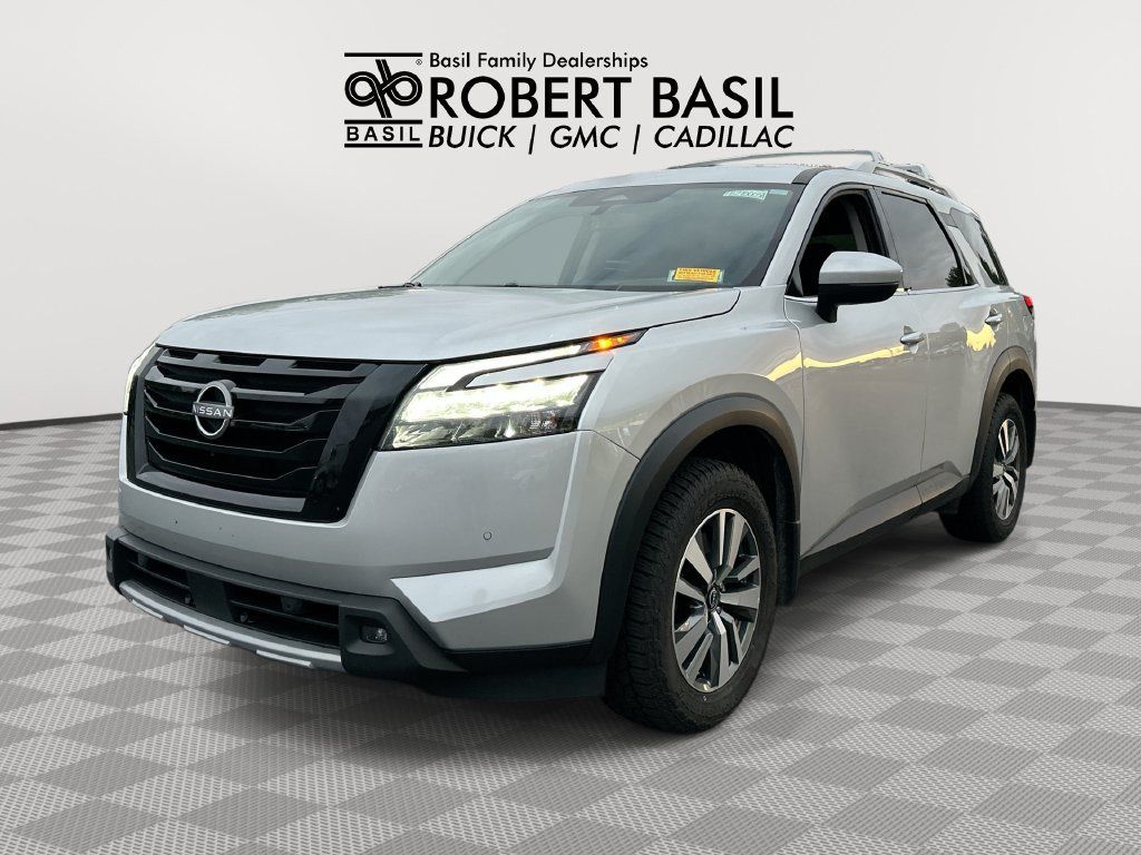 Used 2025 Nissan Pathfinder SL w/ Black Appearance Package AWD/4WD image 1