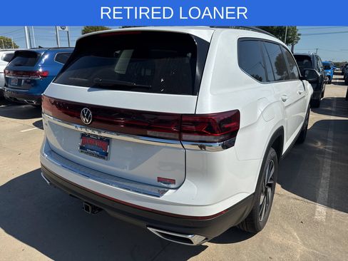Certified 2026 Volkswagen Atlas SE FWD image 3