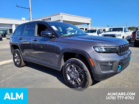 Used 2024 Jeep Grand Cherokee Trailhawk image 17