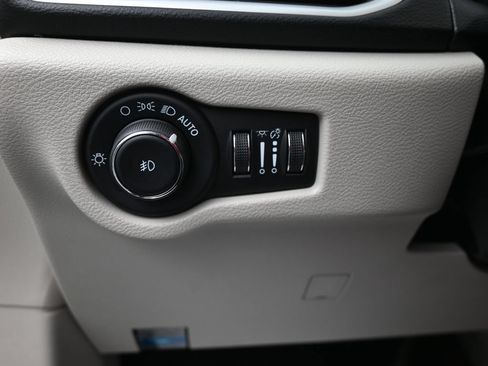 Used 2024 Chrysler Pacifica Touring-L FWD image 14