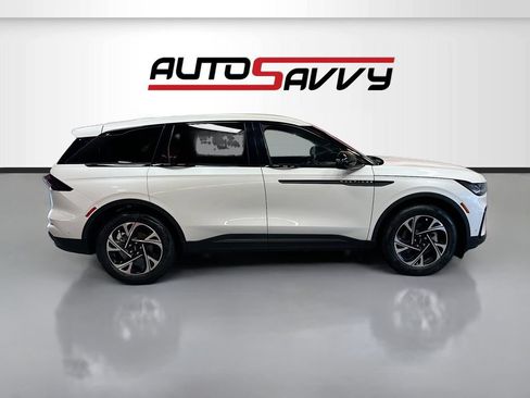 Used 2024 Lincoln Nautilus Premier w/ Equipment Group 102A AWD/4WD image 8