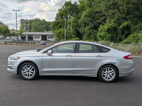 Used 2014 Ford Fusion SE FWD image 2
