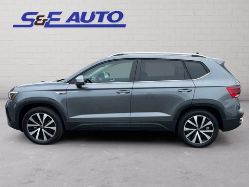 Used 2023 Volkswagen Taos SE AWD/4WD image 2