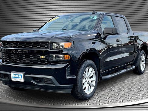 Used 2020 Chevrolet Silverado 1500 Custom w/ Custom Value Package image 3