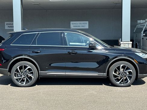 New 2025 Lincoln Corsair Reserve w/ Equipment Group 202A FWD image 2