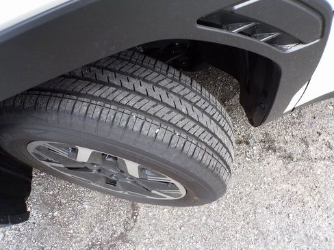 Used 2025 Subaru Forester Premium image 2