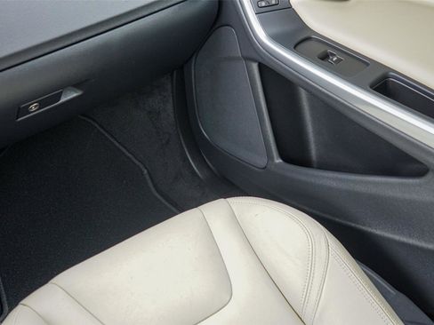 Used 2018 Volvo S60 T5 Dynamic w/ Vision Package image 27