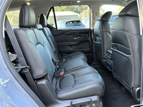Used 2023 Honda Pilot Touring image 12