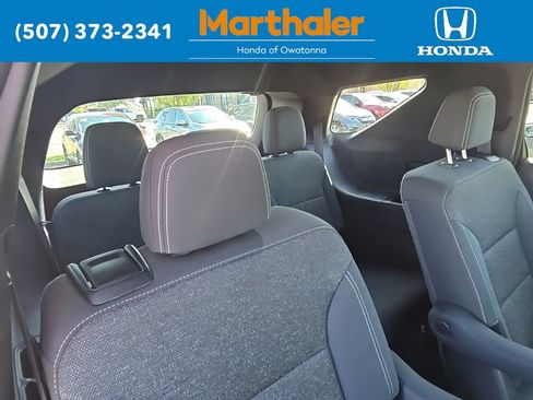 Used 2025 Chevrolet Traverse LT image 17