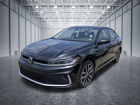 Used 2025 Volkswagen Jetta SE FWD image 3