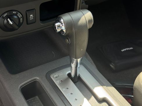 Used 2014 Nissan Xterra S image 17