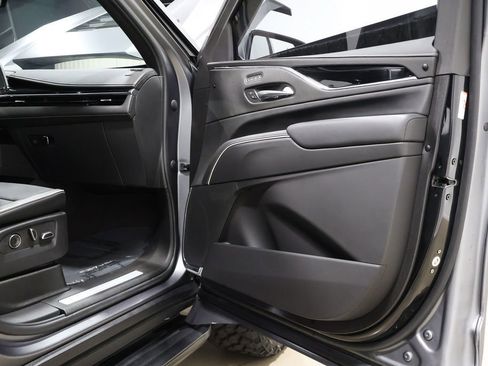 Used 2023 Cadillac Escalade Premium Luxury image 49