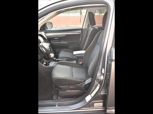 Used 2016 Mitsubishi Outlander SE FWD image 14