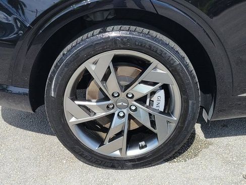 Used 2023 Genesis Electrified GV70 AWD Advance image 5