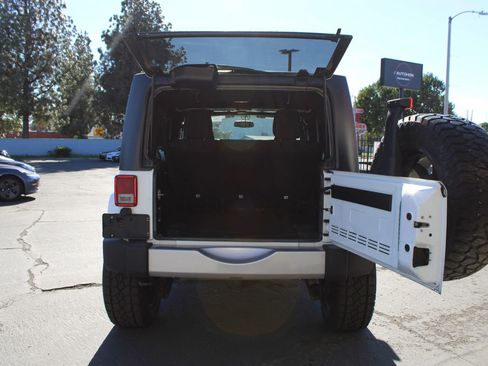 Used 2018 Jeep Wrangler Unlimited Sahara w/ Connectivity Group image 10