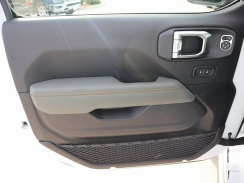 New 2026 Jeep Gladiator Mojave image 16