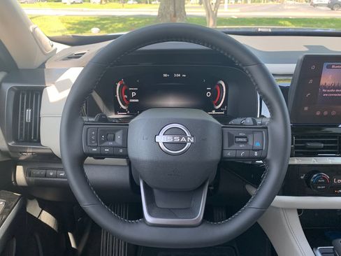 New 2026 Nissan Pathfinder SL w/ SL Premium Package FWD image 9