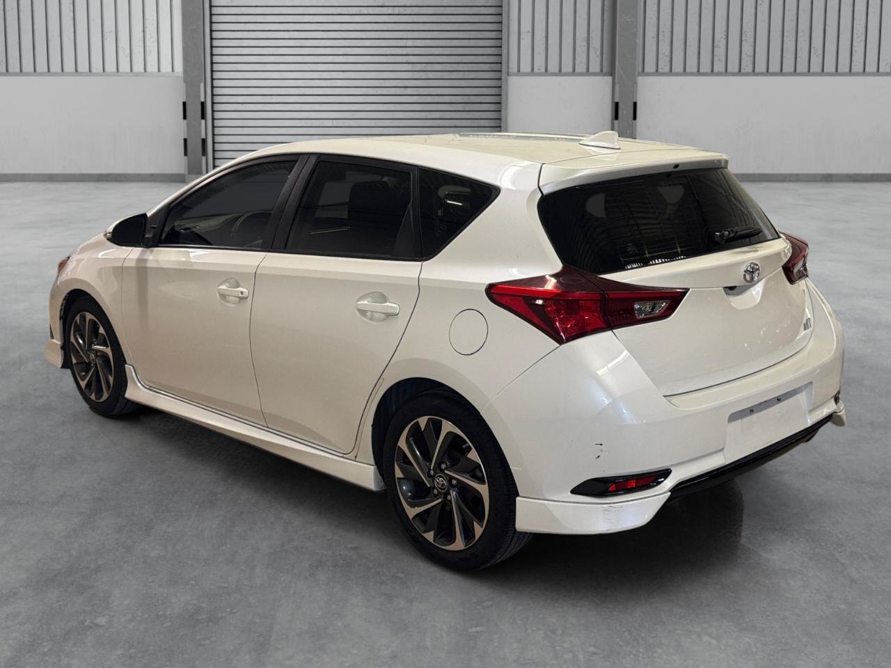 Used 2017 Toyota Corolla iM FWD image 32