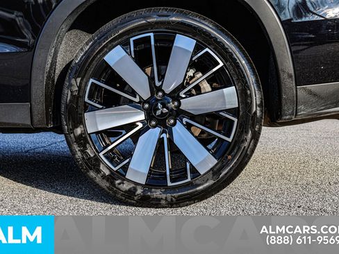 Used 2025 Mitsubishi Outlander SE image 17