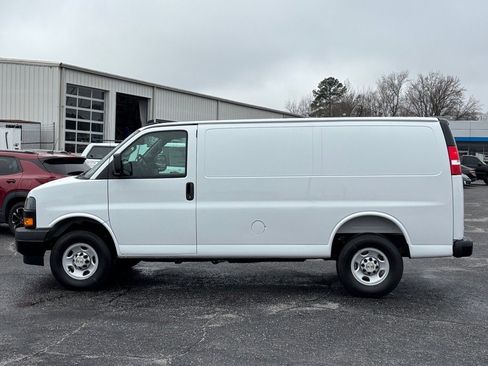 New 2025 Chevrolet Express 3500 w/ Driver Convenience Package image 18