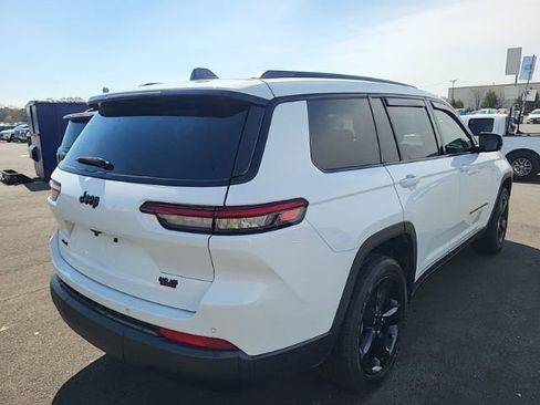 Used 2023 Jeep Grand Cherokee L Laredo image 4