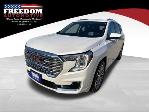 Used 2024 GMC Terrain Denali w/ Denali Premium Package AWD/4WD image 1